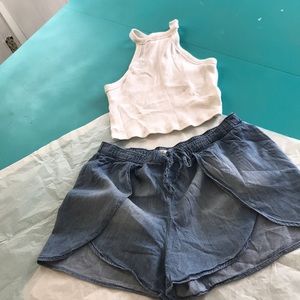 Hollister shorts and crop top size xsmall